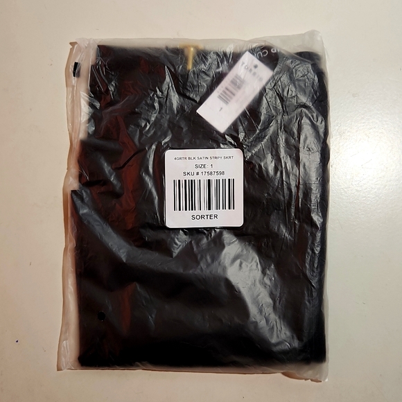 ❤️NWT VINTAGE TORRID LINGERIE - GARTER SKIRT - SATIN BLACK STRAPPY - PLUS SIZE - Picture 3 of 10